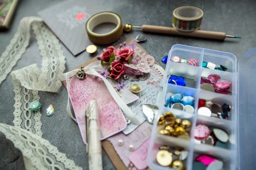 Přeměňte Panenky: DIY Monster High Projekty a Návody